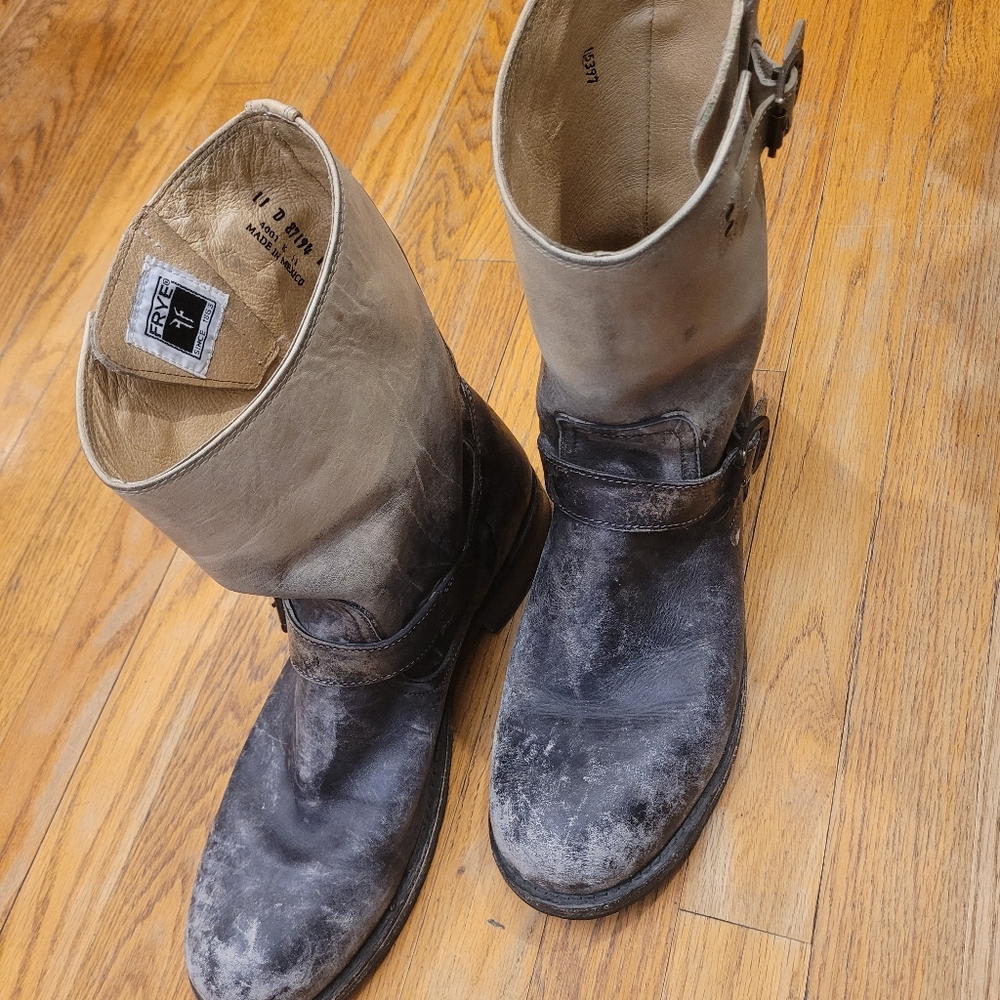 FRYE Men’s Two-Tone Leather Engineer Boots in Gray/Brown